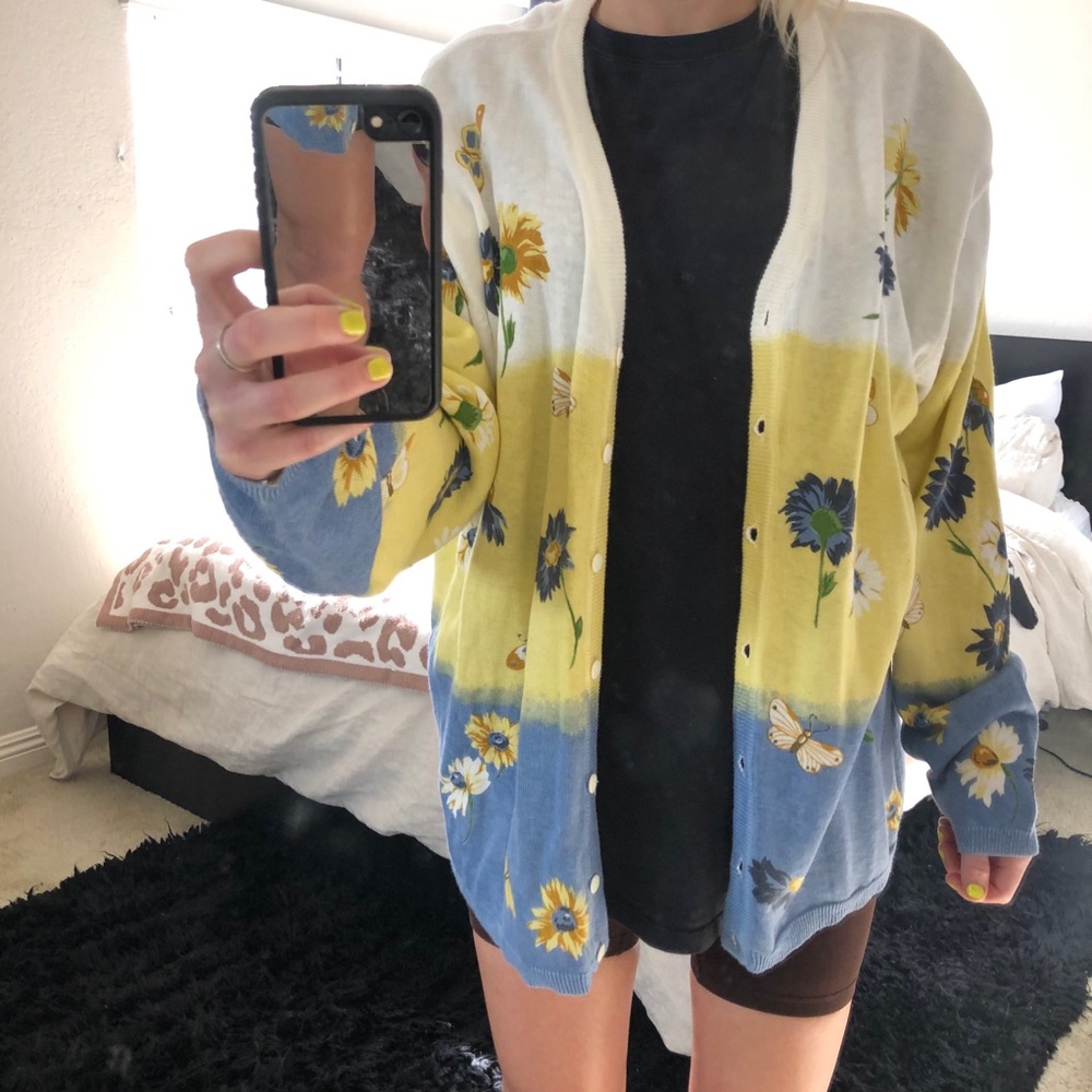 Floral cardigan 🌻
